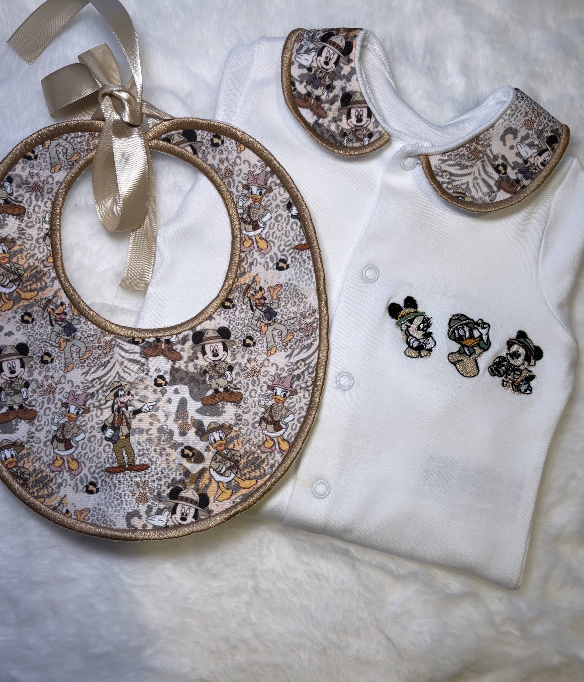 Cartoon safari explorers set - babygrow and bib